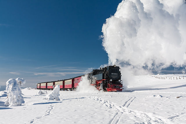 Harzer Schmalspurbahnen (HSB): Zug der Brockenbahn im Winter