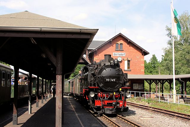 Zittauer Schmalspurbahn: Zugkreuzung im Bahnhof Bertsdorf