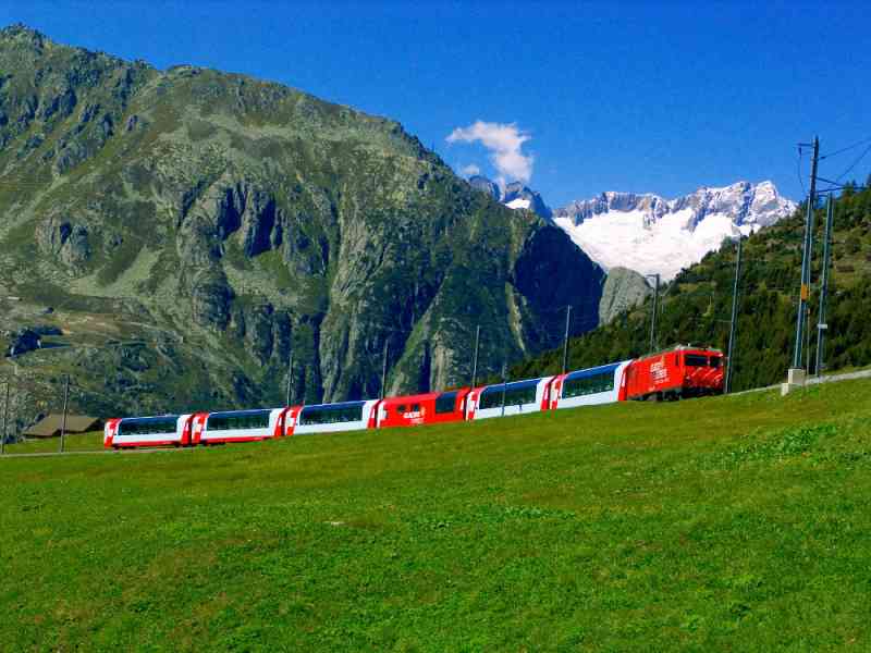 Glacier Express am Oberalp