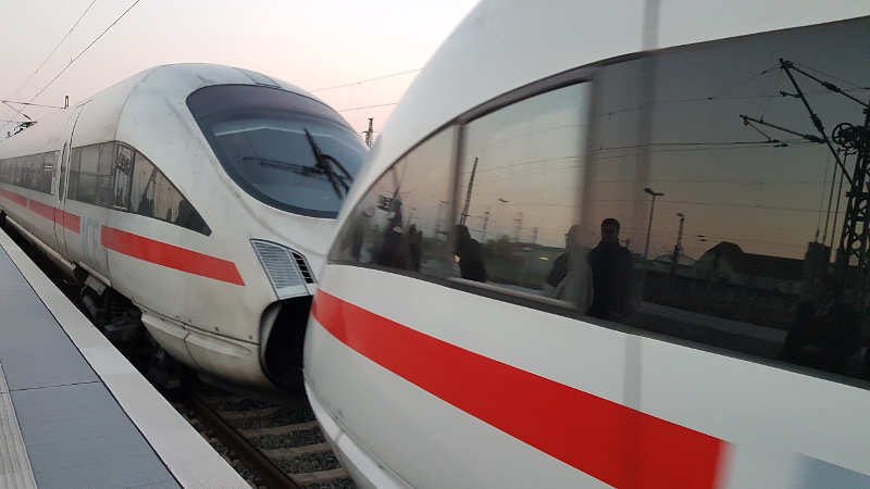 Deutsche Bahn - ICE im Bahnhof Leipzig