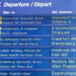 Deutsche Bahn - Fahrplan-Anzeigetafel im Berliner Hauptbahnhof