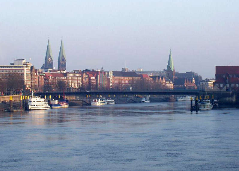 Bahn und Hotel Bremen - Weser-Panorama