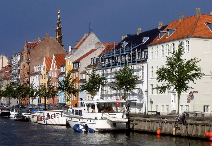 Bahn und Hotel Kopenhagen - Christianshavn